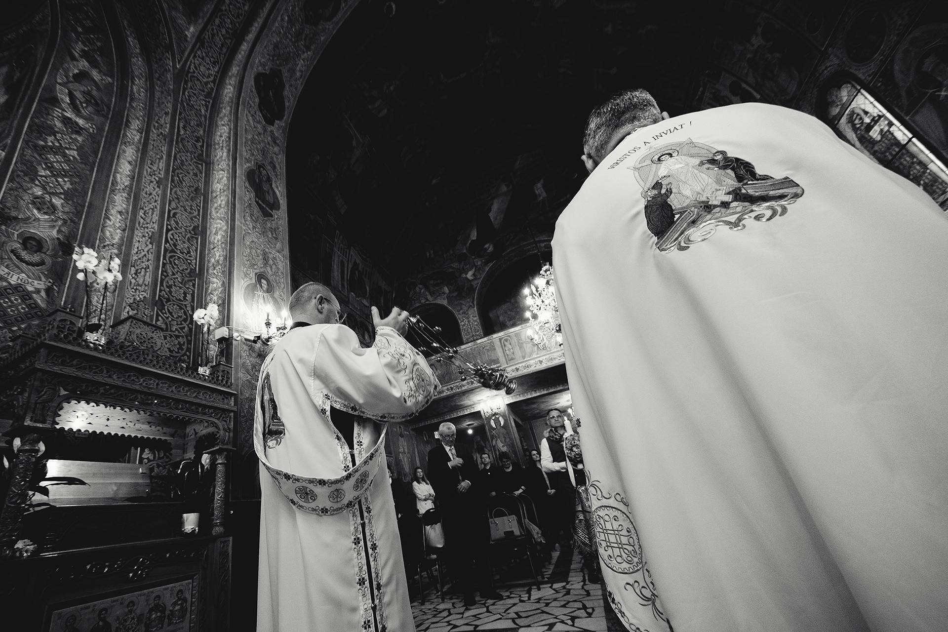 16 preoti slujba biserica alb negru 16 preoti slujba biserica alb negru