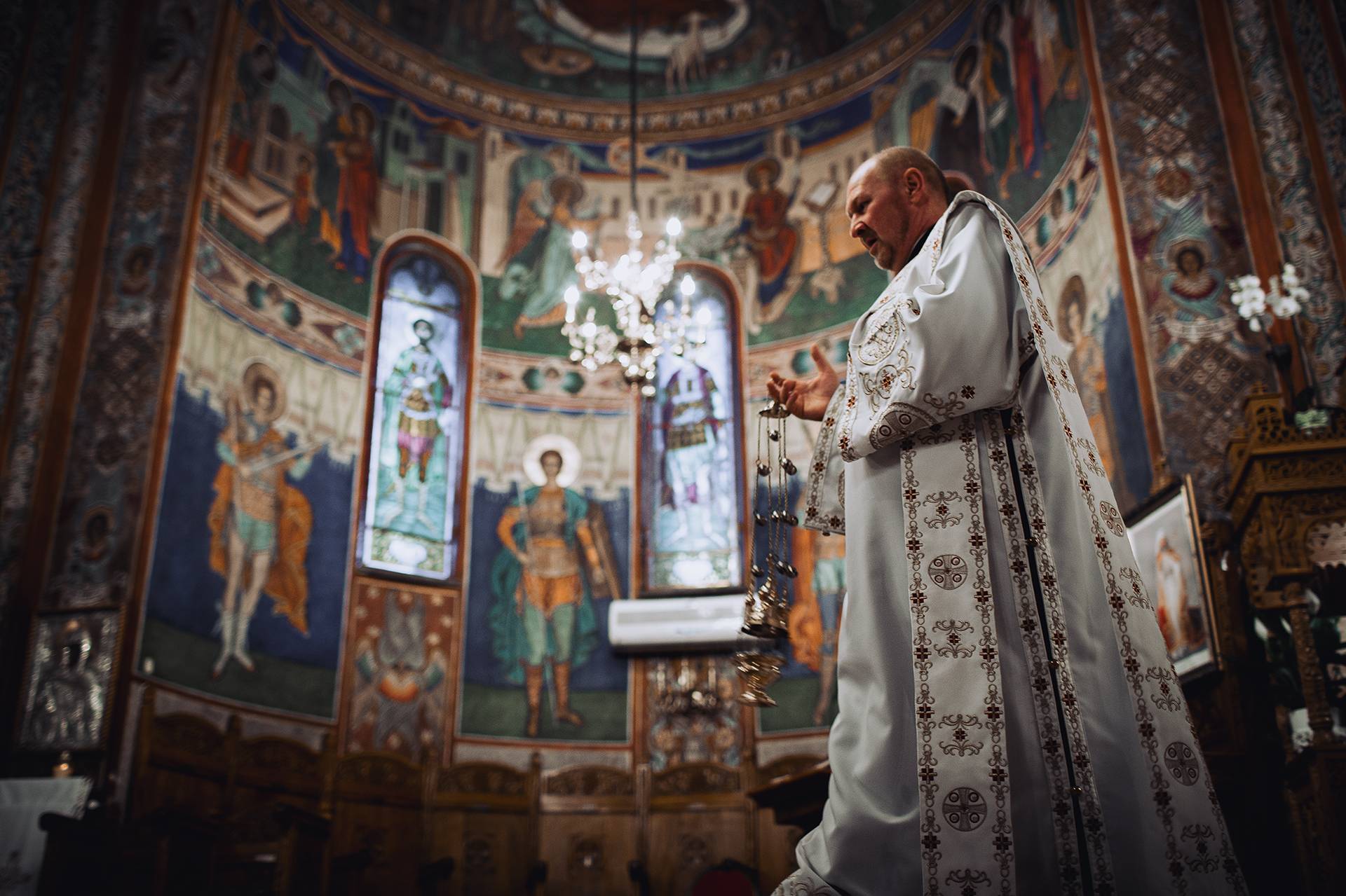 9 preot biserica botez 9 preot biserica botez
