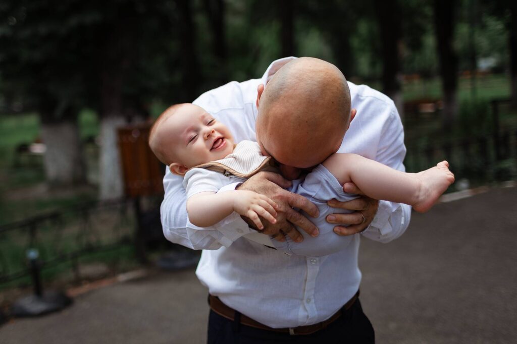 4 poze botez tata bebe vesel